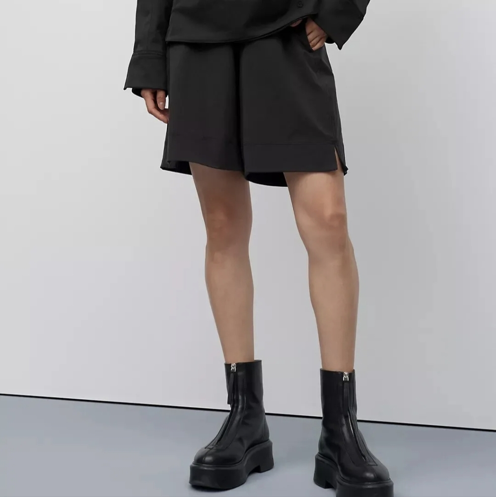 lululemon Stretch Woven Mid-Rise Bermuda Short 9" Size Small S Color Black